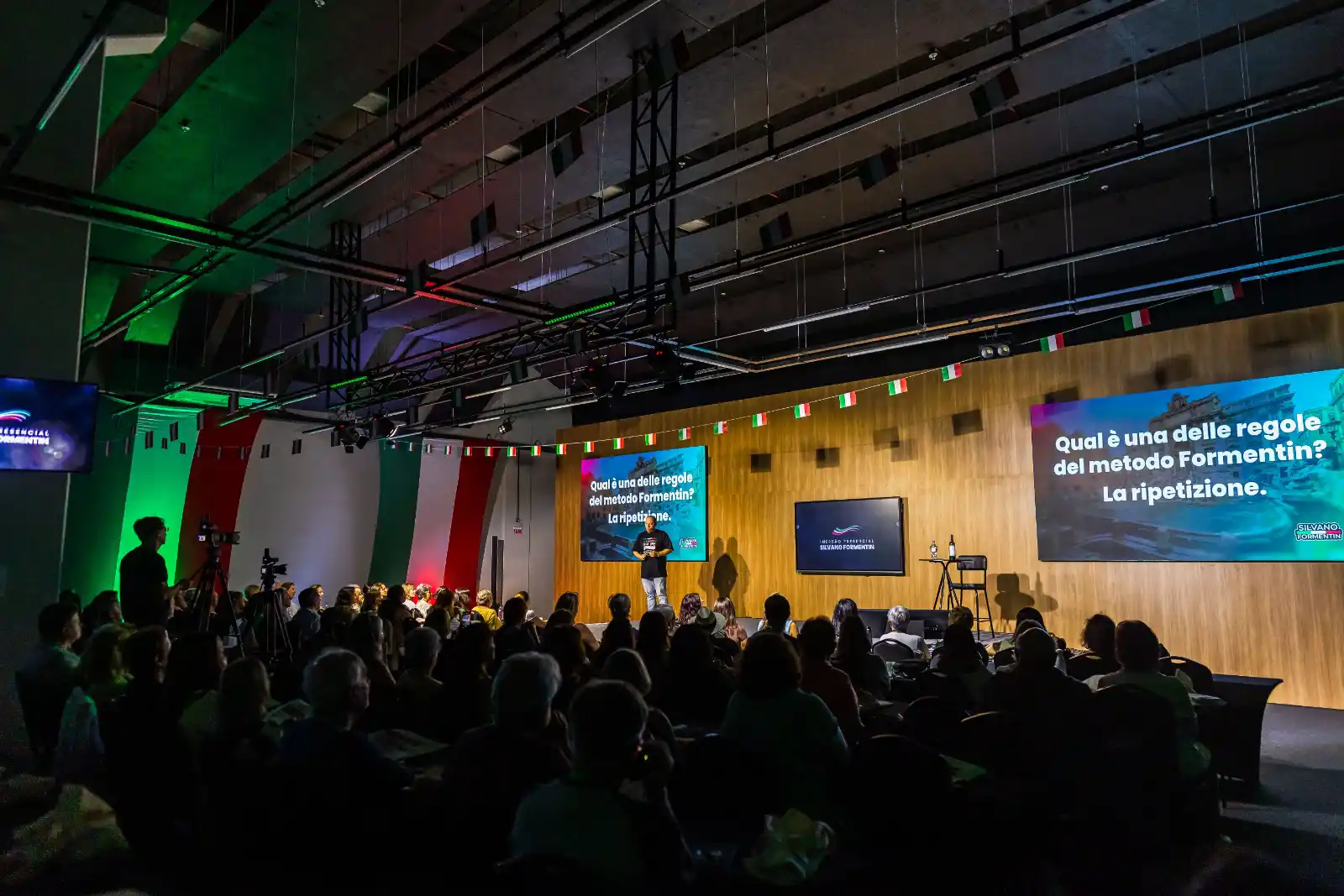 Ambiente do Centro de Eventos EAG preparado para evento empresarial em Florianópolis